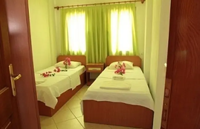 Aile Odası, Bahçe Manzaralı