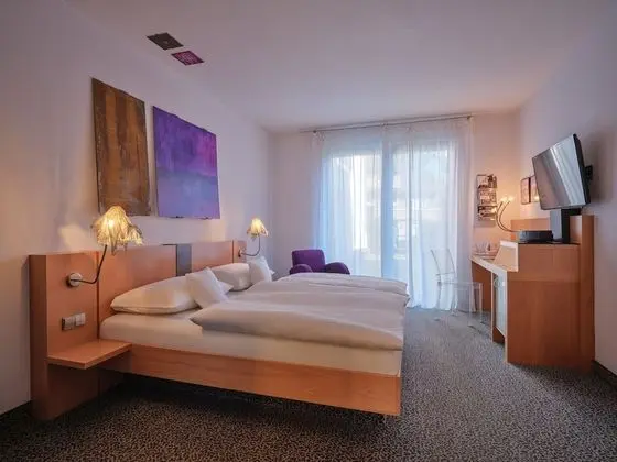 Comfort Tek Büyük Yataklı Oda (with garden access)