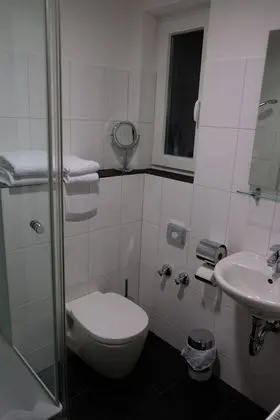City Tek Büyük Yataklı Oda