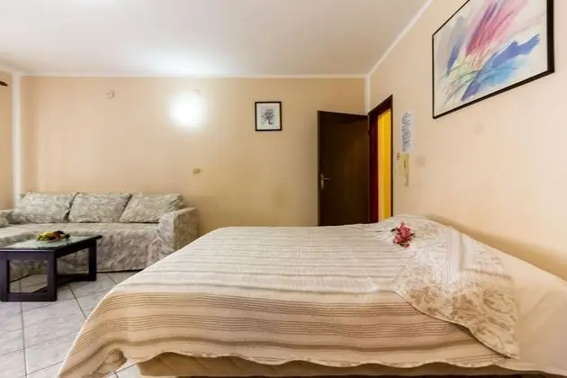 Apart Daire (Mir - 50m from the sea - A1(2+2))