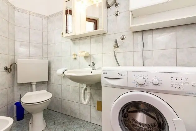 Apart Daire (Mir - 50m from the sea - A1(2+2))