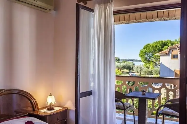 Apart Daire (Mir - 50m from the sea - A4(4+2))