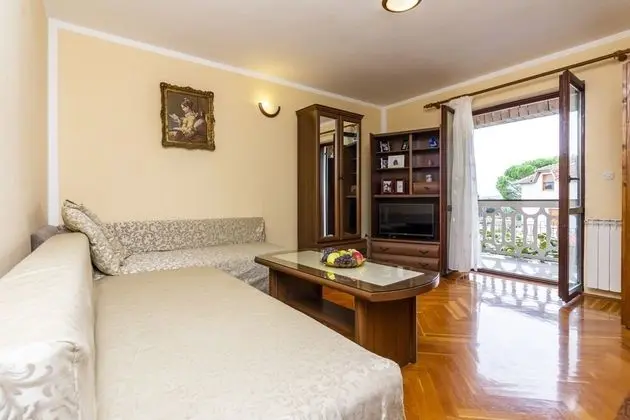 Apart Daire (Mir - 50m from the sea - A4(4+2))