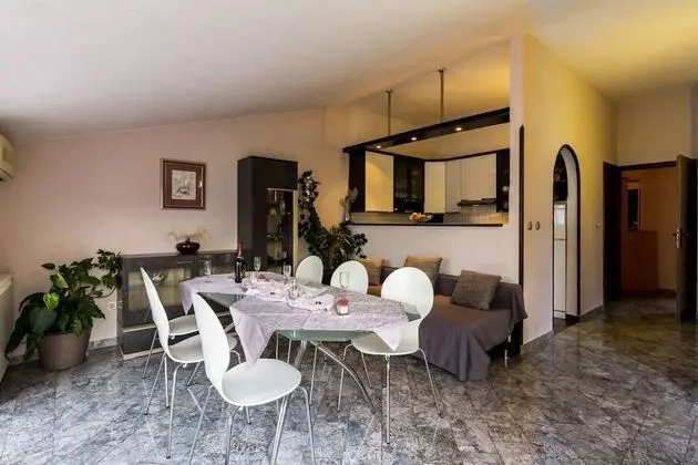 Apart Daire (Mir - 50m from the sea - A5(2+2))