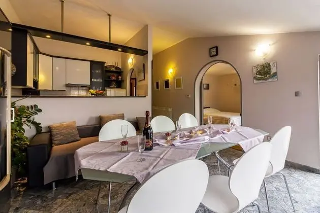 Apart Daire (Mir - 50m from the sea - A5(2+2))