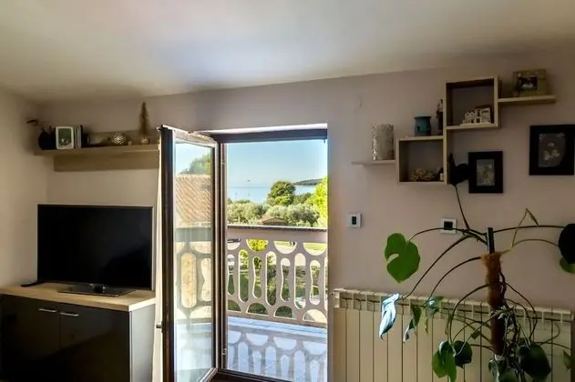 Apart Daire (Mir - 50m from the sea - A5(2+2))