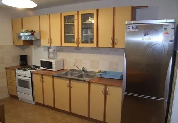 Apart Daire (Mir - family apartments with garden t)