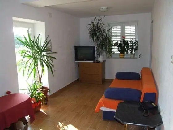 Apart Daire (Mir - family apartments with garden t)
