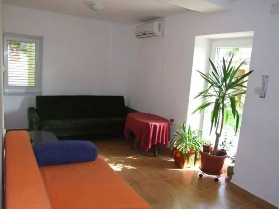 Apart Daire (Mir - family apartments with garden t)