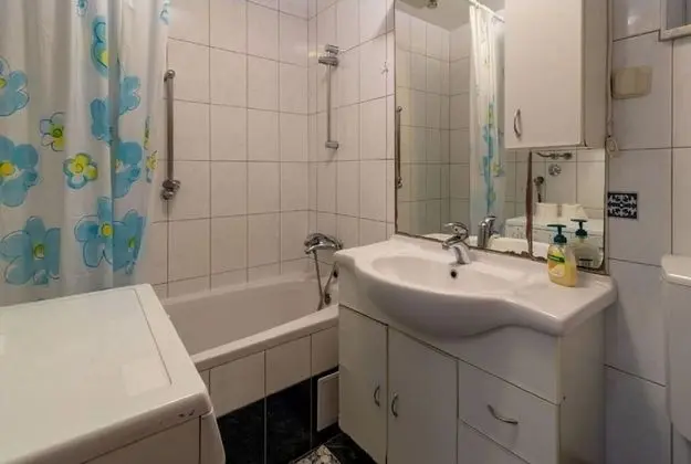 Apart Daire (Mir - family apartments with garden t)