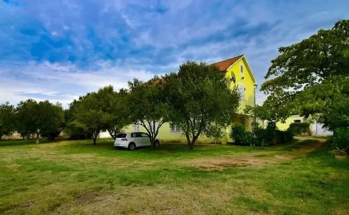 Apart Daire (Mir - family apartments with garden t)