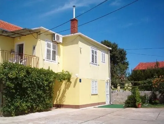 Apart Daire (Mir - family apartments with garden t)