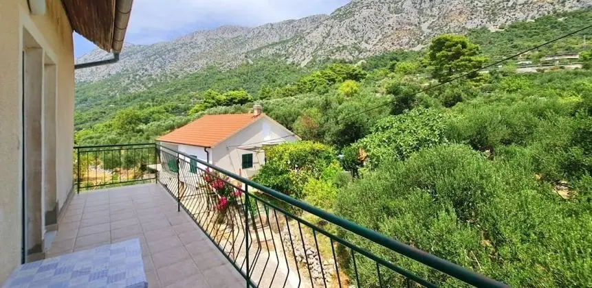 Apart Daire (Mir - free parking - A5(6+1))