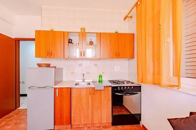 Apart Daire (Mir - perfect location & cosy - A2(2+)
