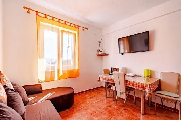 Apart Daire (Mir - perfect location & cosy - A2(2+)
