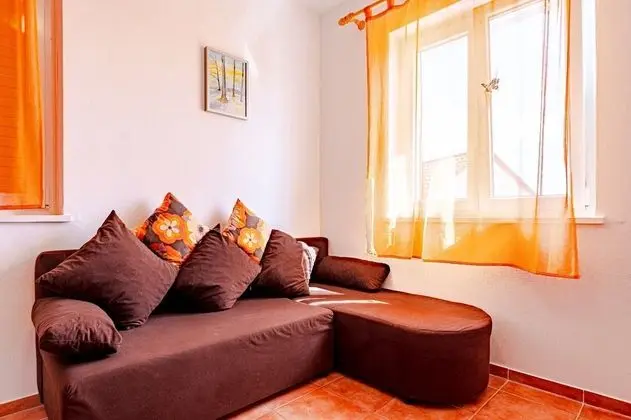 Apart Daire (Mir - perfect location & cosy - A2(2+)