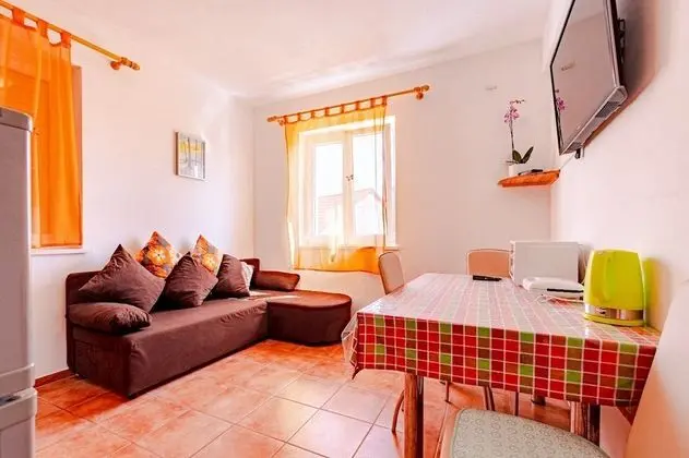 Apart Daire (Mir - perfect location & cosy - A2(2+)
