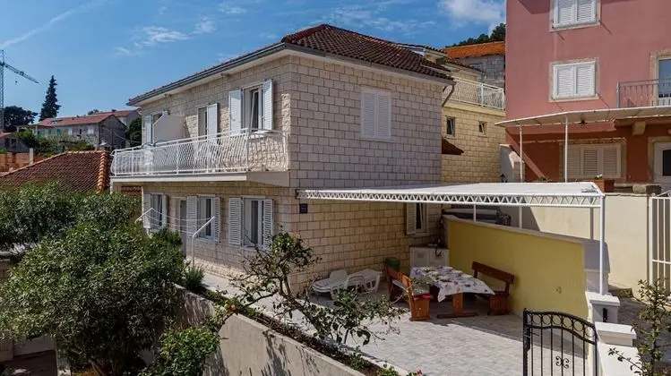 Apart Daire (Mir - perfect location & cosy - A2(2+)
