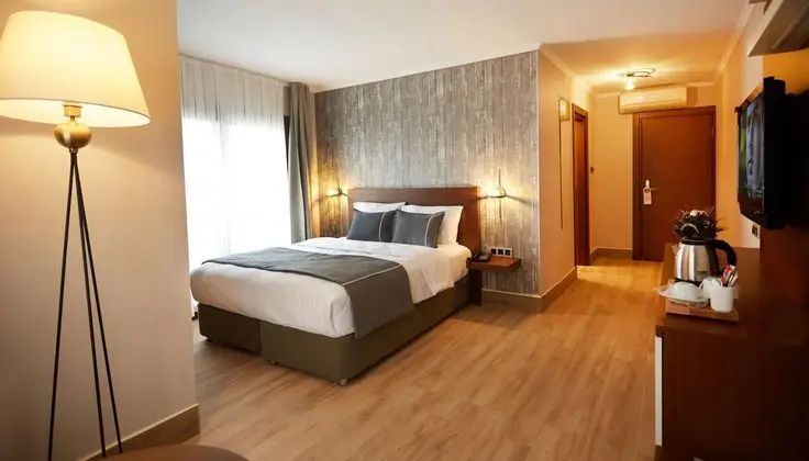 Tek Kişilik, Şehir Manzaralı