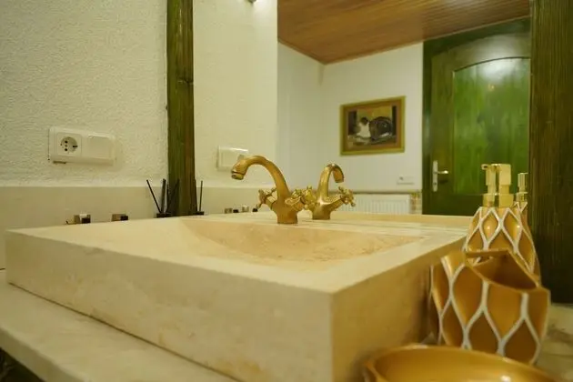 Duplex Stone Room