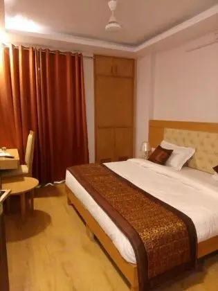 Deluxe Tek Büyük Yataklı Oda, 1 Çift Kişilik Yatak, Sigara İçilebilir