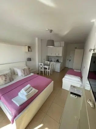 Üç Kişilik Oda, Deniz Manzaralı