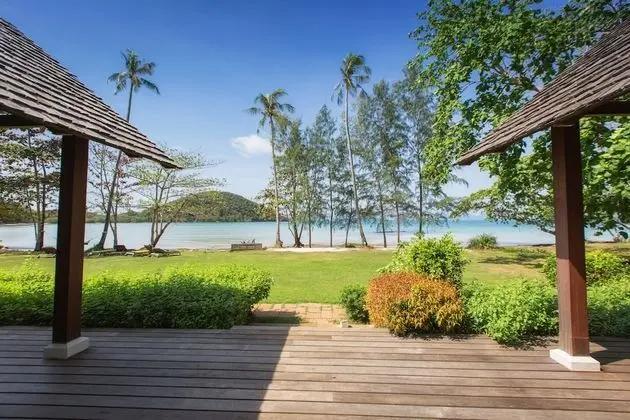 Beachfront Family Villa