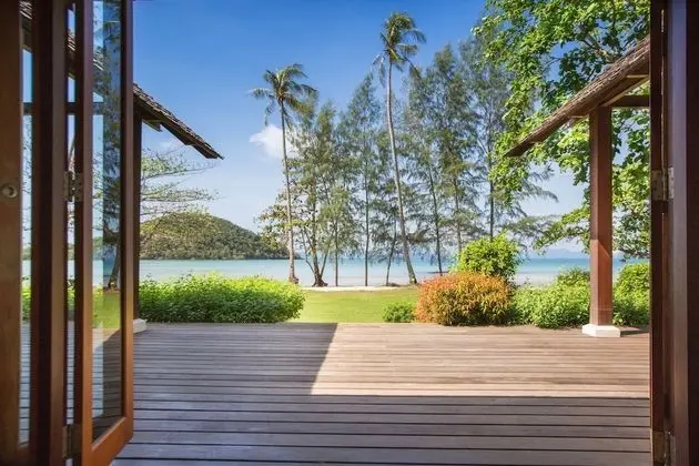 Beachfront Family Villa