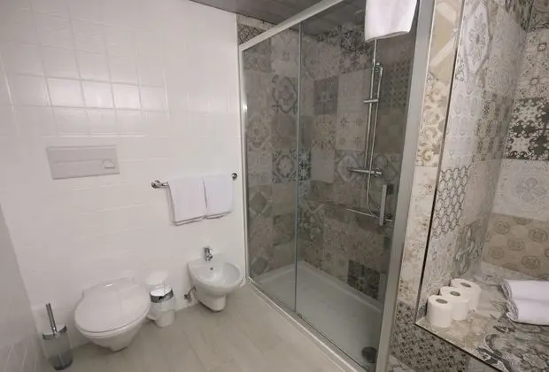 Basic Tek Büyük Yataklı Oda
