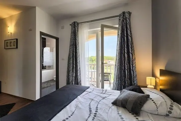 Villa, 4 Yatak Odası, Özel Banyo, Havuz Manzaralı