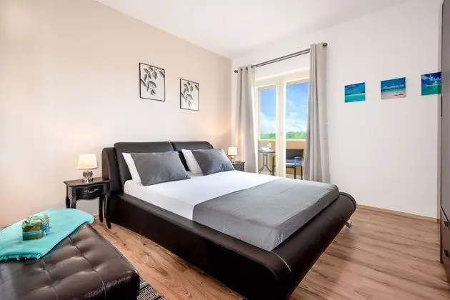 Villa, 4 Yatak Odası, Özel Banyo, Havuz Manzaralı