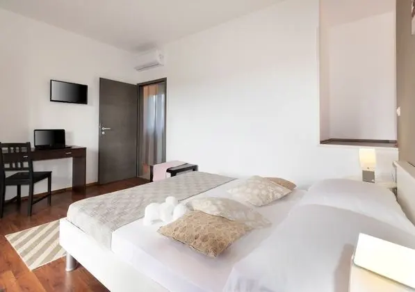 Villa, 4 Yatak Odası, Özel Banyo, Havuz Manzaralı