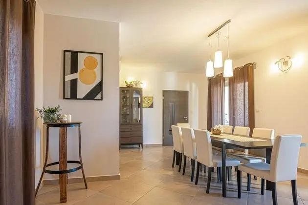 Villa, 4 Yatak Odası, Özel Banyo, Havuz Manzaralı