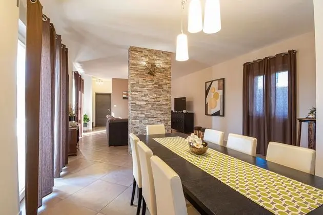 Villa, 4 Yatak Odası, Özel Banyo, Havuz Manzaralı