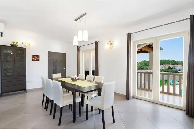 Villa, 4 Yatak Odası, Özel Banyo, Havuz Manzaralı