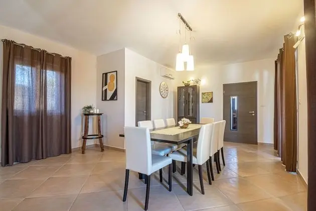 Villa, 4 Yatak Odası, Özel Banyo, Havuz Manzaralı