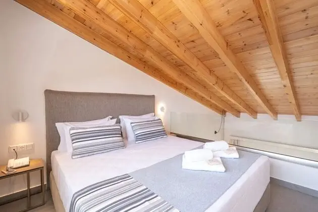 Deluxe Maisonette with Balcony Pool View