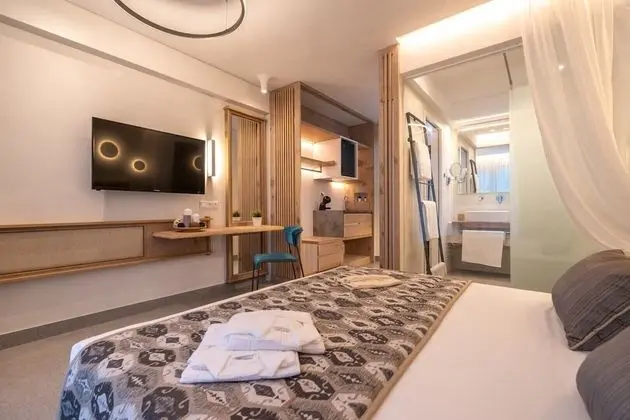 Deluxe Oda, Balkon, Havuz Manzaralı