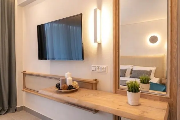 Deluxe Oda, Balkon, Havuz Manzaralı