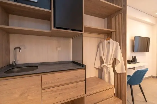 Deluxe Tek Büyük Yataklı Oda, Veranda (Semi-Basement)