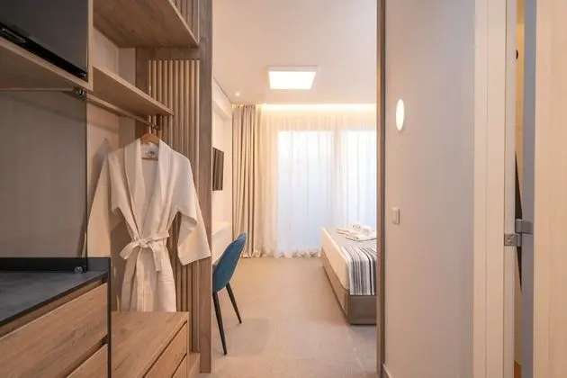 Deluxe Tek Büyük Yataklı Oda, Veranda (Semi-Basement)