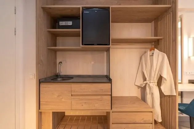 Deluxe Tek Büyük Yataklı Oda, Veranda (Semi-Basement)