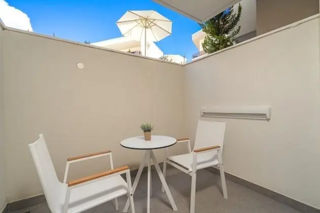 Deluxe Tek Büyük Yataklı Oda, Veranda (Semi-Basement)