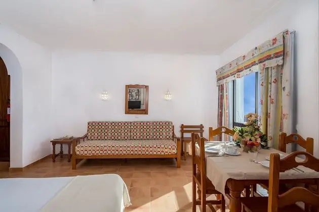 Stüdyo, Balkon (III)