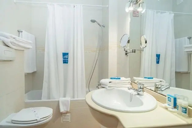 Standard Tek Büyük veya İki Ayrı Yataklı Oda, Balkon