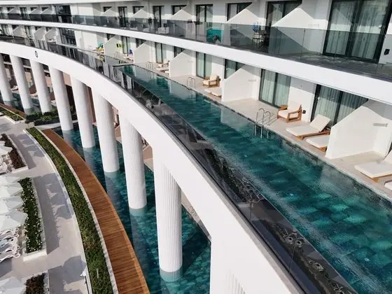 Family Swim Up Suite