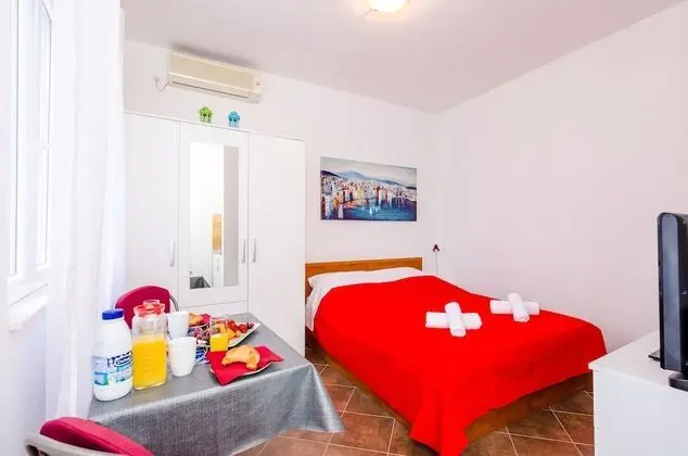 Stüdyo (Studio Apartment with Terrace)