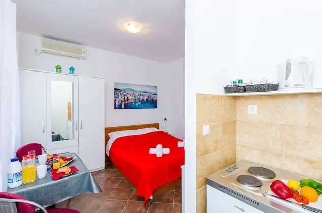 Stüdyo (Studio Apartment with Terrace)