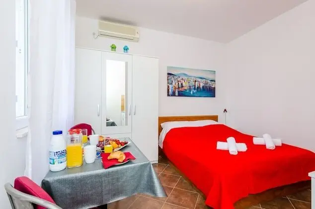 Stüdyo (Studio Apartment with Terrace)