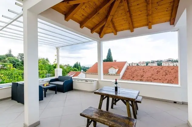 Stüdyo (Studio Apartment with Terrace)
